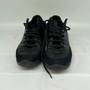 Geox 8 black sneakers EUC